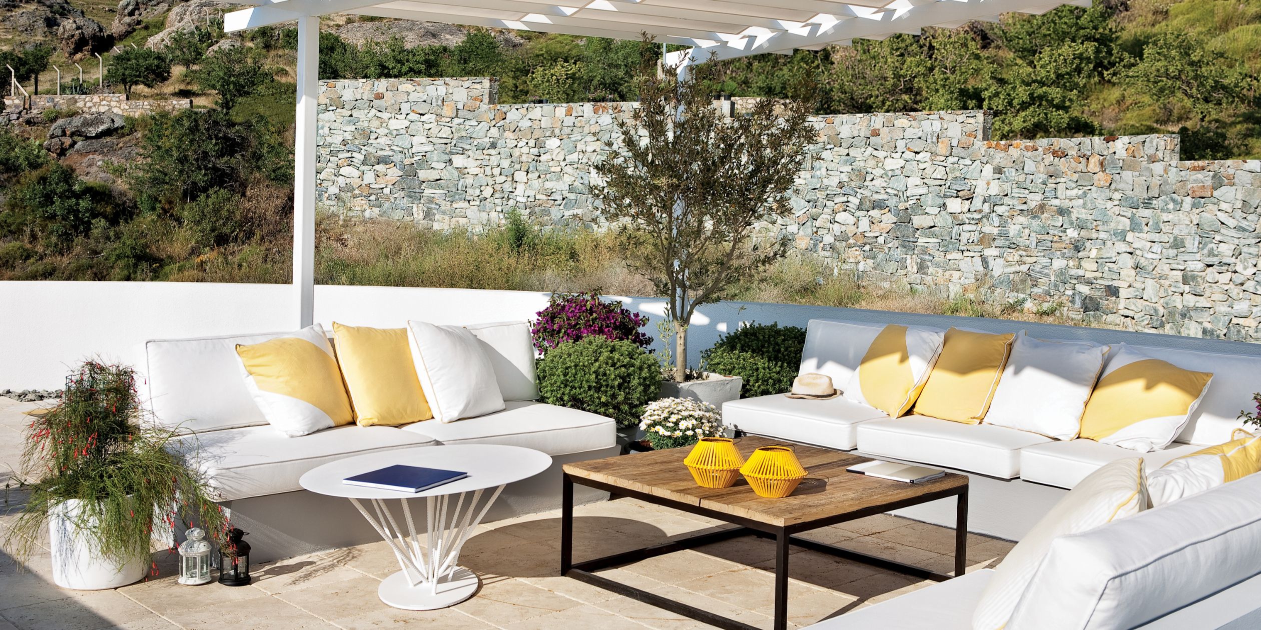 Outdoor Furniture Ideas: How to Help Your Customers Find the Perfect Set